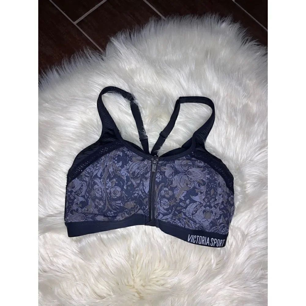 Victoria’s Secret knock out front close sports bra sz 32D